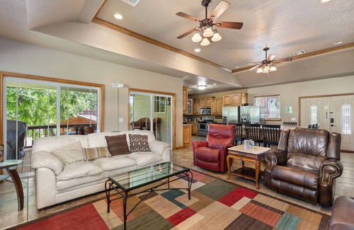 Grove House | 6 Bed/4 Bath Lake House with Access to Pool, Boat Slips and Boat Rental