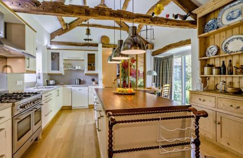 Martindale House | 6 Bed in Martindale 95344