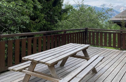 La Perriere Ski Chalet | 6-bedroom chalet with jacuzzi and parking, La Tania