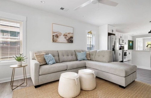 North Charleston Apartment | 6 Bedroom Compound with Pool!