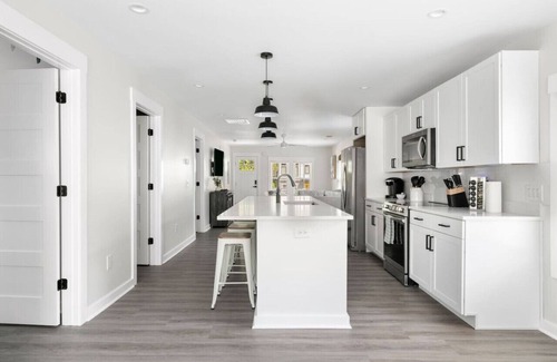 North Charleston Apartment | 6 Bedroom Compound with Pool!