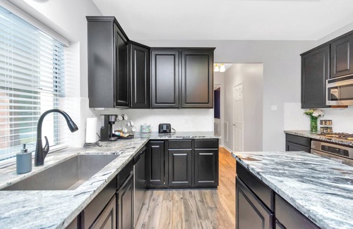 Barker House | 6-Bedroom Hideaway, Pool: 25 Min to Downtown HT