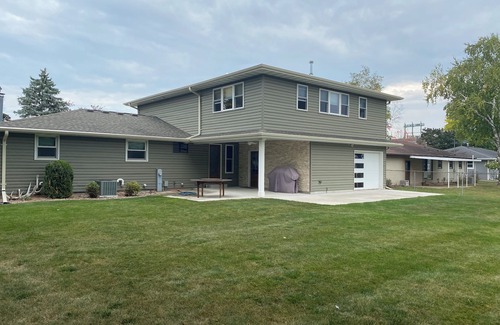 Ashwaubenon House | 6 Bedroom next to Lambeau and Title Town!