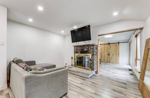 Fenelon Falls Cottage | 6 bedroom waterfront cottages in Fenelon falls ,