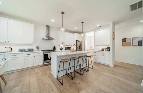 Enderly Park Apartment | 6 Beds| Center City | Bank of America Stadium