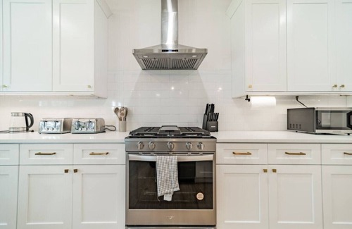 Enderly Park Apartment | 6 Beds| Center City | Bank of America Stadium