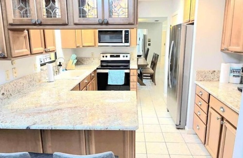 Greater Northdale House | 6 Beds/Pool/Grill/Billiards/Tampa