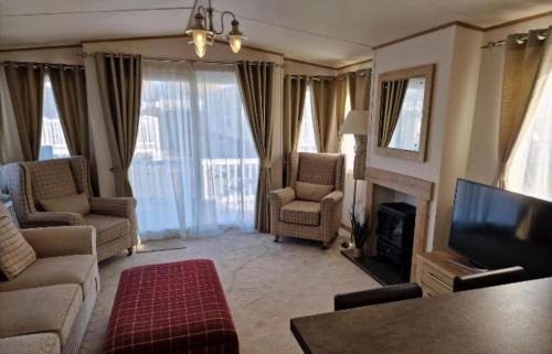 Caister-on-Sea Other | 6 Berth Caravan With Decking At Caister Haven Holiday Park Ref 30032P