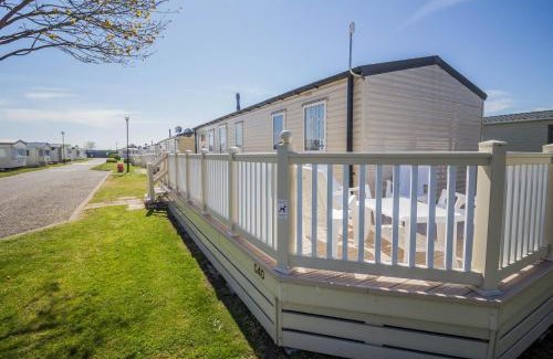 Felixstowe Other | 6 Berth Caravan With Decking And Wifi At Suffolk Sands Holiday Park Ref 45040G