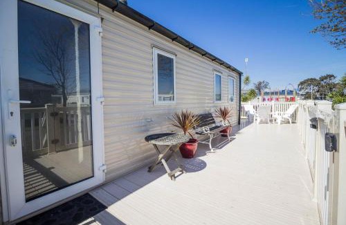 Felixstowe Other | 6 Berth Caravan With Decking And Wifi At Suffolk Sands Holiday Park Ref 45040G