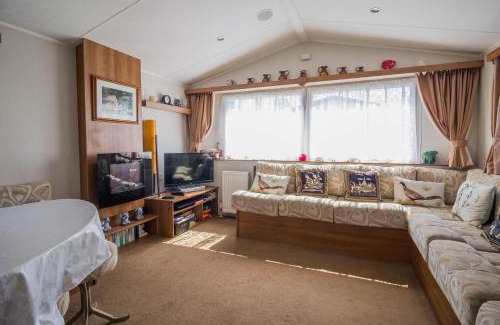 Felixstowe Other | 6 Berth Caravan With Decking And Wifi At Suffolk Sands Holiday Park Ref 45040G