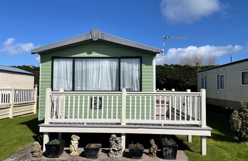 Burnham-on-Sea House | 6 berth pet friendly caravan on Sandy Glade (John Fowlers) Brean