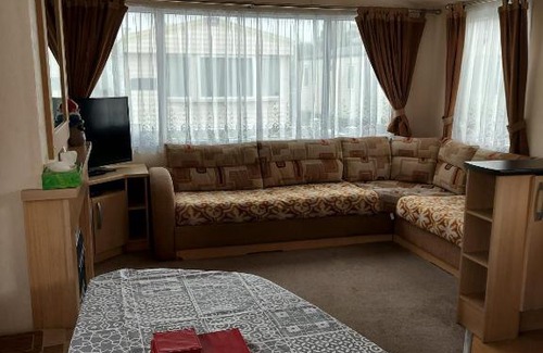 Burnham-on-Sea House | 6 berth pet friendly caravan on Sandy Glade (John Fowlers) Brean