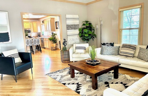 Napa House | 6 Blocks Downtown Napa! Wine Makers Estate,Non-Hosted.Private Hot Tub & Fire-Pit