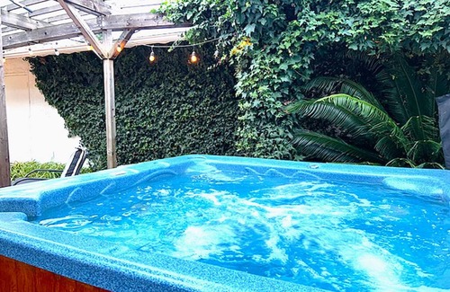 Napa House | 6 Blocks Downtown Napa! Wine Makers Estate,Non-Hosted.Private Hot Tub & Fire-Pit