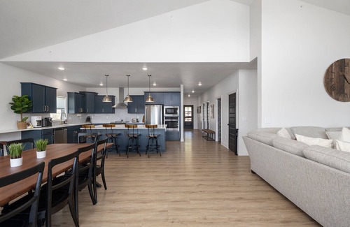 Indian Point House | 6 BR: 5 King Suites + BUNK ROOM! Indoor Community Pool, Game Room, Hot Tub +