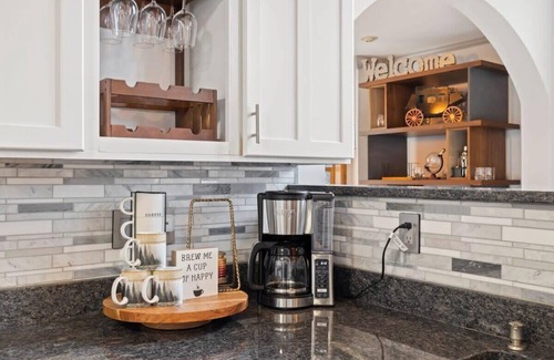 Fairview House | 6 Br Sleeps 16 - Game Room - Hot Tub - Firepit