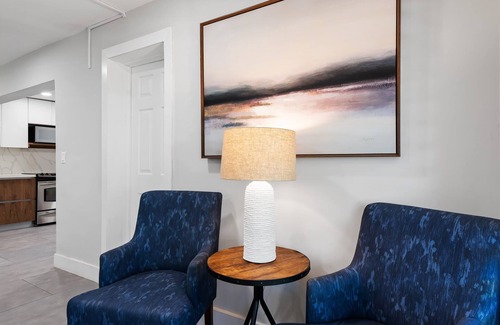Lighthouse Point Cottage | 6 BR With Heated Pool Close to Beach