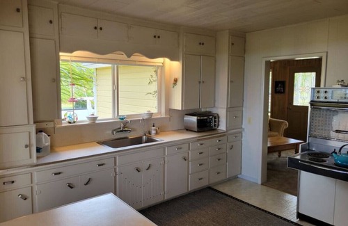 Neah Bay House | 6 guest · Eddie Bauer's former Beachfront Cottage