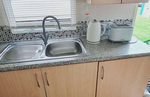 Sheerness Cabin | 6 Guests - 3 Bedrooms - Entertainment - Near Beach