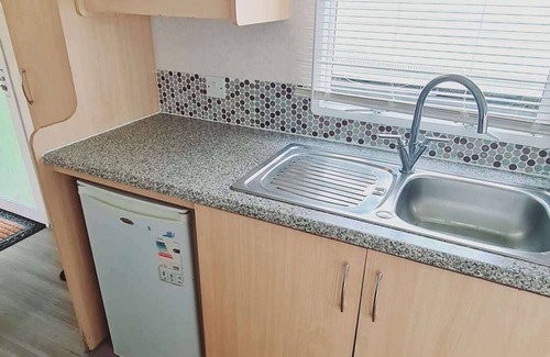 Sheerness Cabin | 6 Guests - 3 Bedrooms - Entertainment - Near Beach