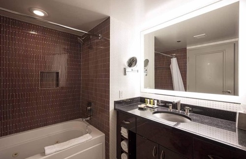 Las Vegas Resort | #6 Hilton Elara Las Vegas : Mid-Strip, Close to Bellagio fountains