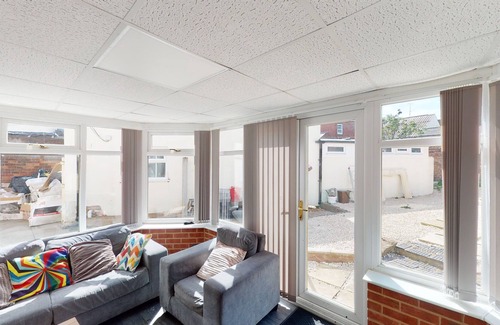 Smethwick House | 6 large ensuite rooms 9 beds Birmingham
