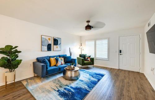 Naples Apartment | 6 Mi to Beach Naples Condo with Pool and Hot Tub