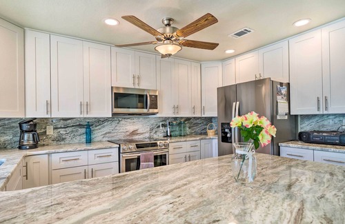Fort Myers House | 6 Mi to Dtwn Cape Coral: Home w/Spacious Lanai!