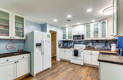 Northeast Pensacola House | 6 Mi to Dtwn Pensacola: Family-Friendly Gem!