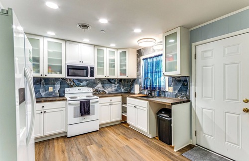 Northeast Pensacola House | 6 Mi to Dtwn Pensacola: Family-Friendly Gem!