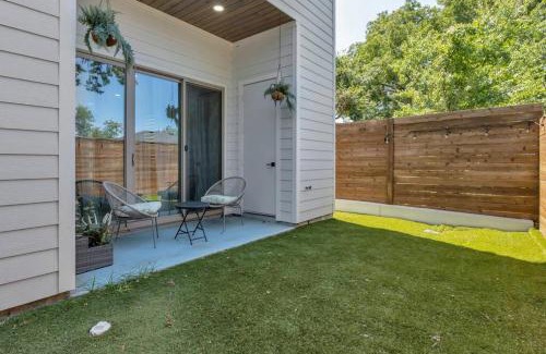 Dallas House | 6-min from AA Arena l Modern Home near Downtown