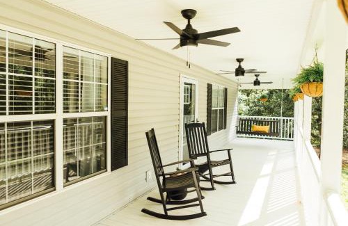 Dahlonega House | 6 min from Downtown Dahlonega, Wine Country, Game Room