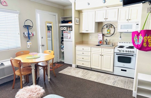 North End Condo | 6 min Walk to Beach-Boardwalk for Fall Enjoyment. Ocean is always here!