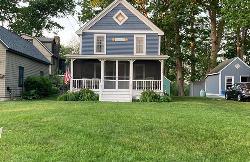 Wells Cottage | 6 minute walk to sandy Drakes Island beach!