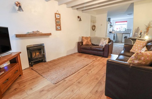 Llanfechell Cottage | 6 MOUNTAIN ROAD, pet friendly, with a garden in Llanfechell