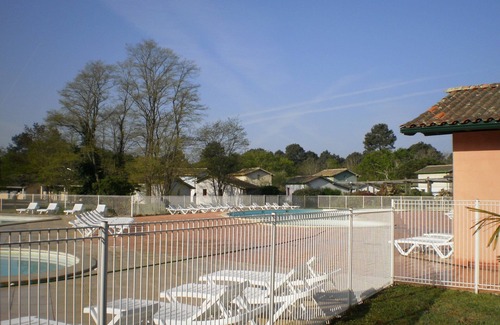 Ares House | 6 PEOPLE IN A PEDESTRIAN RESIDENCE and SWIMMING POOLS