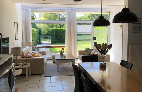 Nieuwvliet House | 6 person apartment. 100m from beach Nieuwvliet-Bad in Zeeland