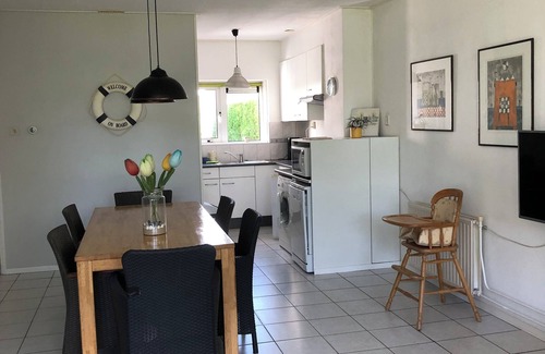 Nieuwvliet House | 6 person apartment. 100m from beach Nieuwvliet-Bad in Zeeland