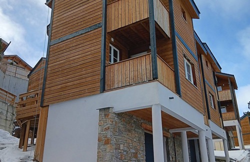 Les Angles Ski Chalet | 6-person chalet 200 meters from the slopes and view of Lake Matemale