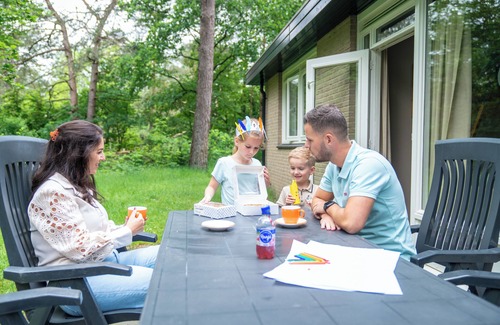 Nieuw-Milligen House | 6-person dog bungalow in the holiday park Landal Rabbit Hill