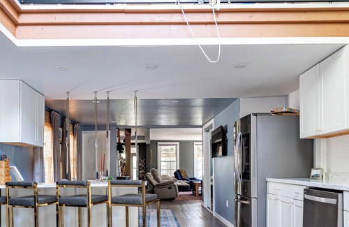 Coxsackie House | 6 person HOT TUB! New 1855 Riverfront Farmhouse with Pickleball & PS5!