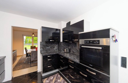 Fulda House | 6 rooms up to 15 persons Holiday home in Fulda's top location 1.5 km from the center.