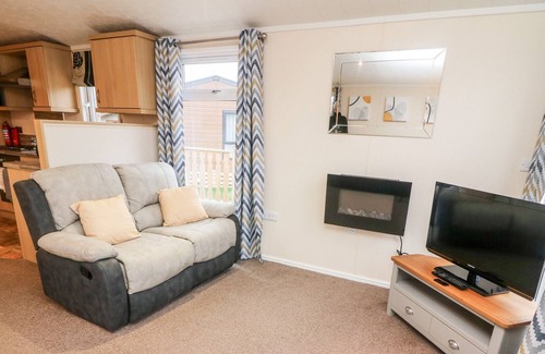 South Lakeland Leisure Village Cabin | 6 SHERWOOD, pet friendly, character holiday cottage in Tewitfield