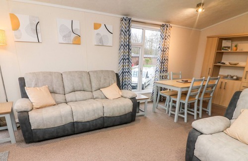 South Lakeland Leisure Village Cabin | 6 SHERWOOD, pet friendly, character holiday cottage in Tewitfield