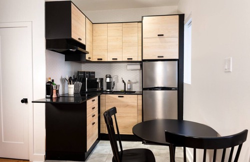 Plateau Mont Royal Apartment | #6 - Studio/Plateau/St-Denis/SelfCheck-In/AC/TV