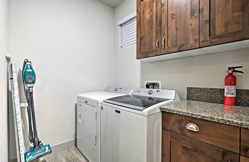 Santa Clara House | 60| Luxurious Vacation Home w/Party Deck & Hot Tub!