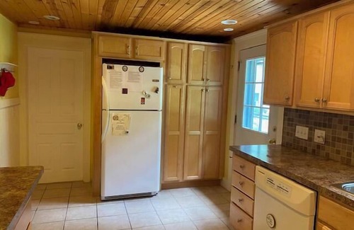 Lakeside Cottage | 601 Central in Lakeside