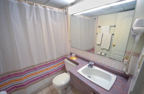 Niagara Falls Hotel | 6032 Persepolis Inn