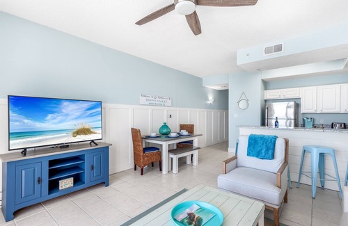 Fort Walton Beach Condo | 606 | Penthouse Condo + Free Beach Service + Heated Pool!